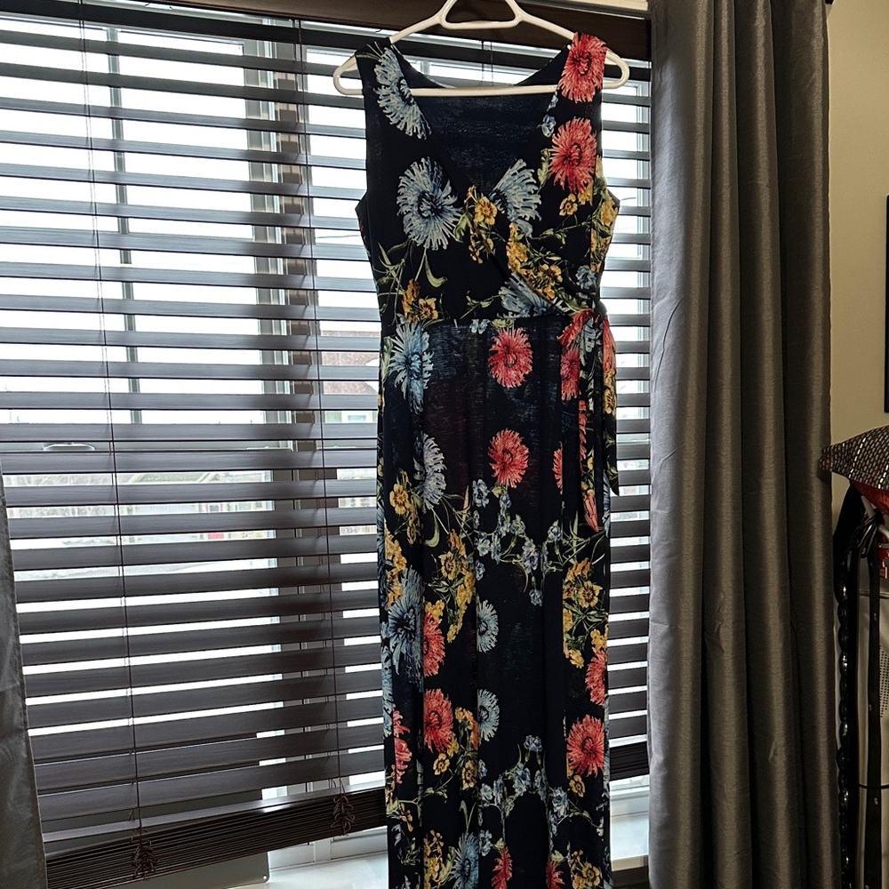 Sz L⭐️Like New WHBM Navy Floral Matte Jersey Faux Wrap Maxi Dress. PTP 21”W 18”